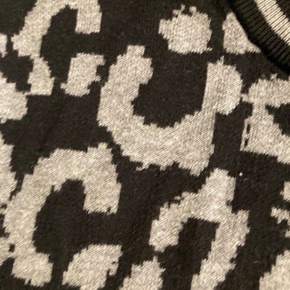 - Oversized express sweater Small - Picture 3 of 3